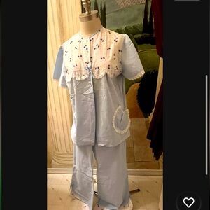 VTG Pajamas NEW OLD
STOCK Women Lace/pearl buttons pockets embroidered